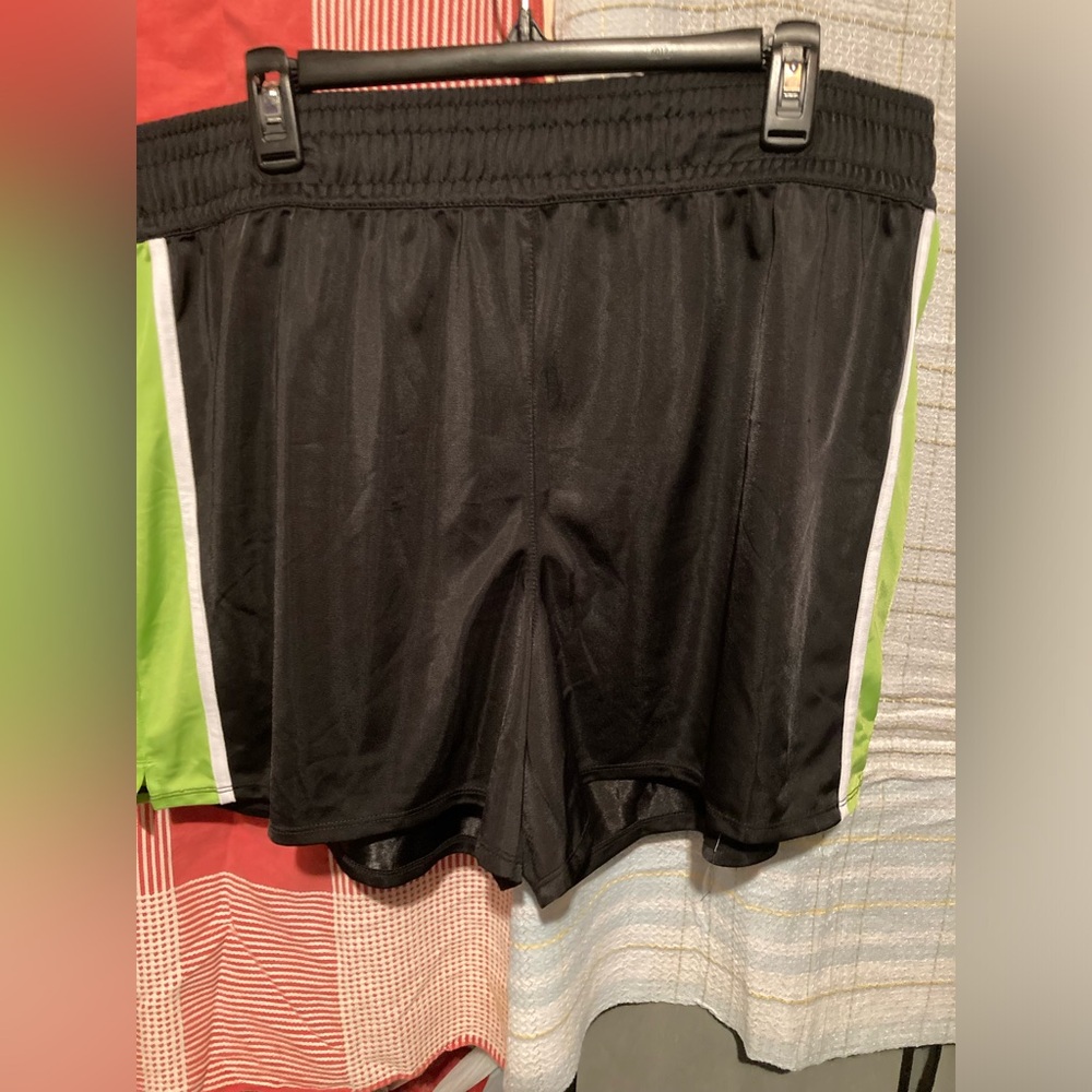 Women’s Xersion Running Shorts 2X New with Tags Green Black